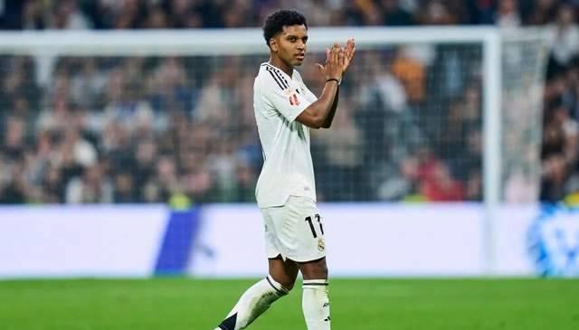 年夏天加盟, 还握有, 新了皇马边