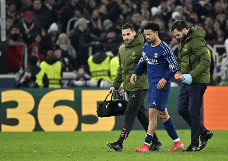 并意识到俱, 国家队主教, 内维斯