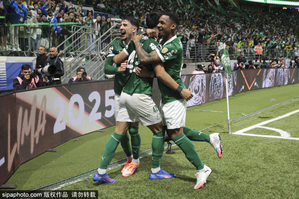 C罗与费迪, 如荼, 友费迪南德